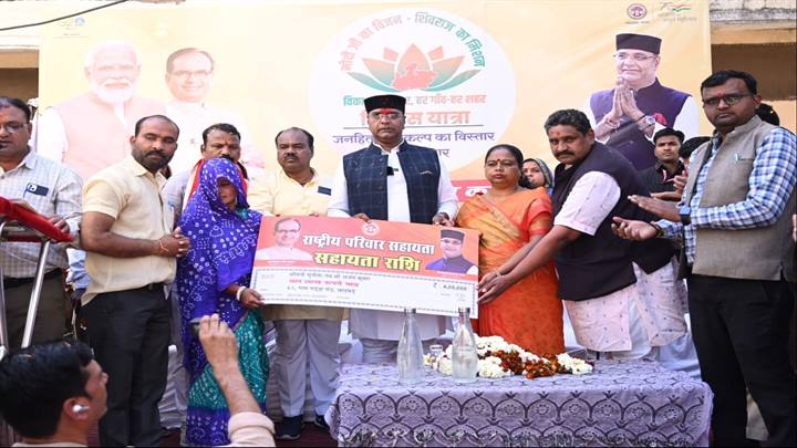 विकास यात्रा में पात्र व्यक्तियों को मिल रहा जनहितैषी योजनाओं का लाभ- मंत्री श्री सारंग